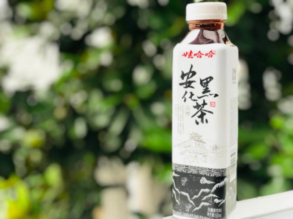 2018年底,娃哈哈推出「安化黑茶」和「一茶」,包括安化黑茶,茯砖茶