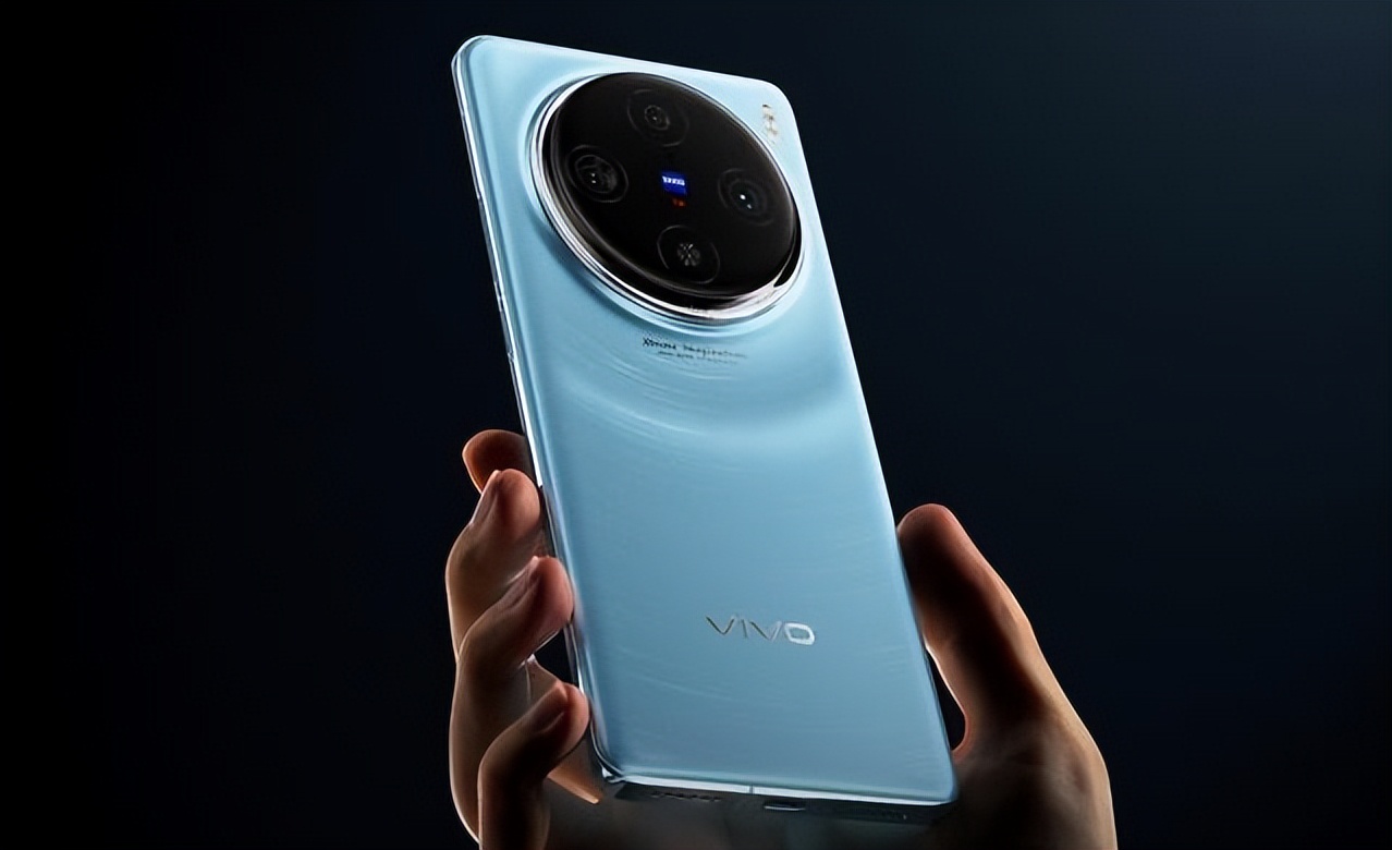 vivo x100系列以星轨为设计灵感,后盖呈现出浪漫的银河纹理图案,就像