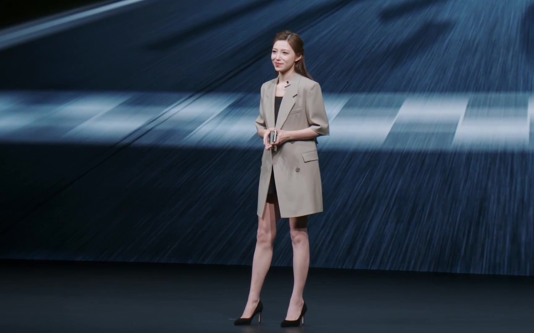 想买mate60系列的趁早华为供应不足将持续两三年