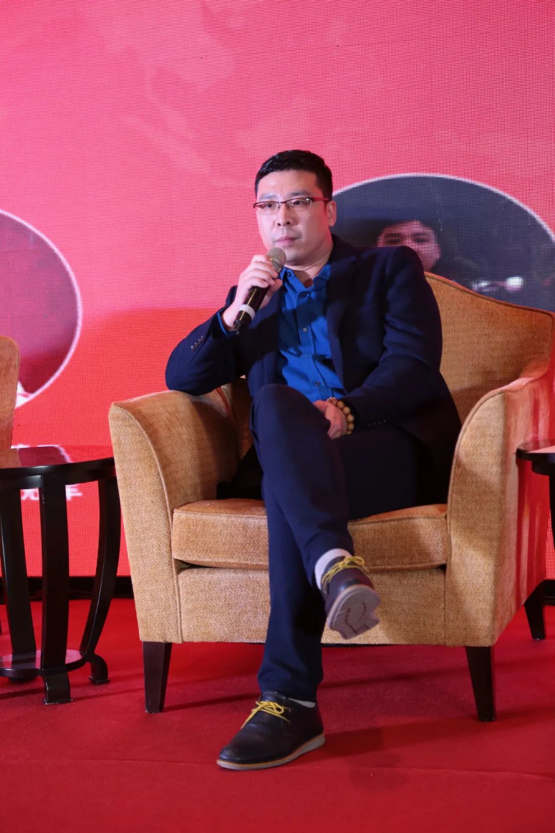 20多年全身心热爱投资事业他近期看好贵金属和股市大盘