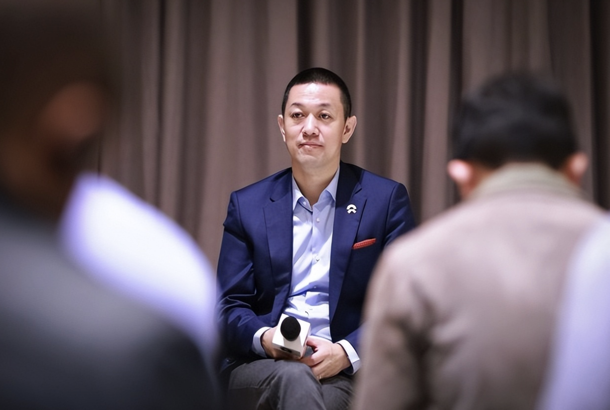 暴跌超7300亿李斌突然宣布蔚来裁员危险的信号曝光