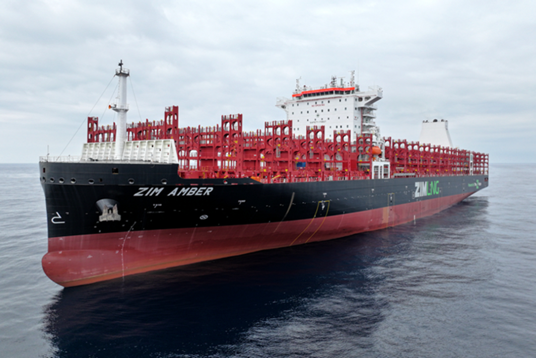 江船业10月底还向seaspan交付了首制lng双燃料7000teu集装箱船"zim