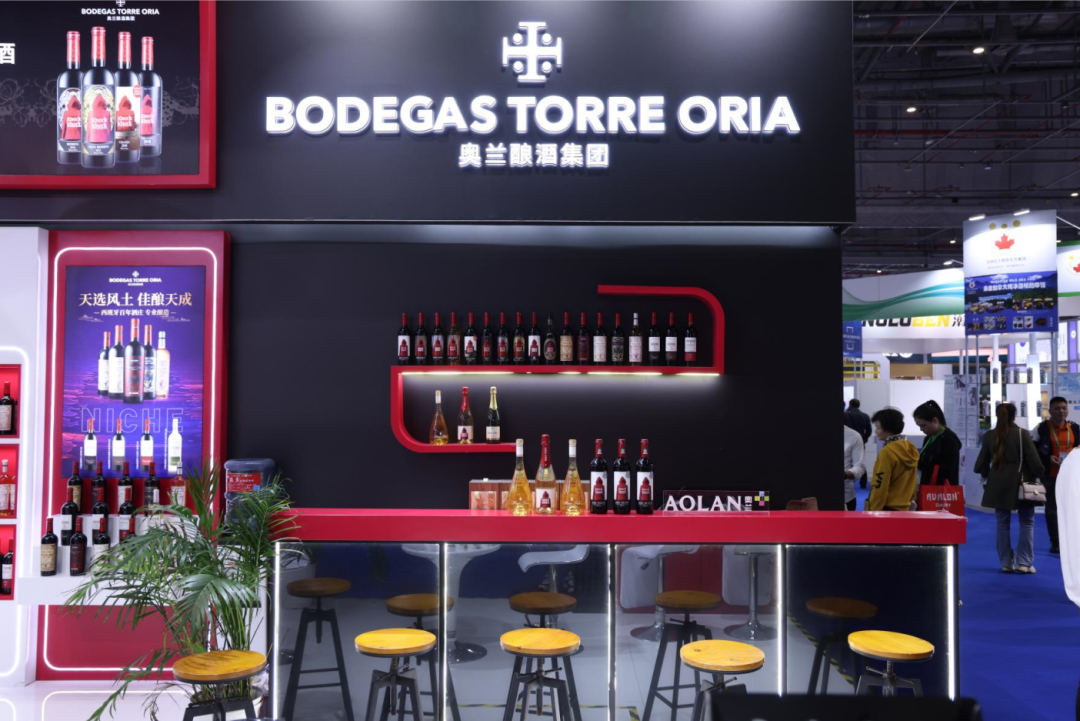 签约或突破4亿元奥兰酒庄龙年限定新品亮相第六届进博会