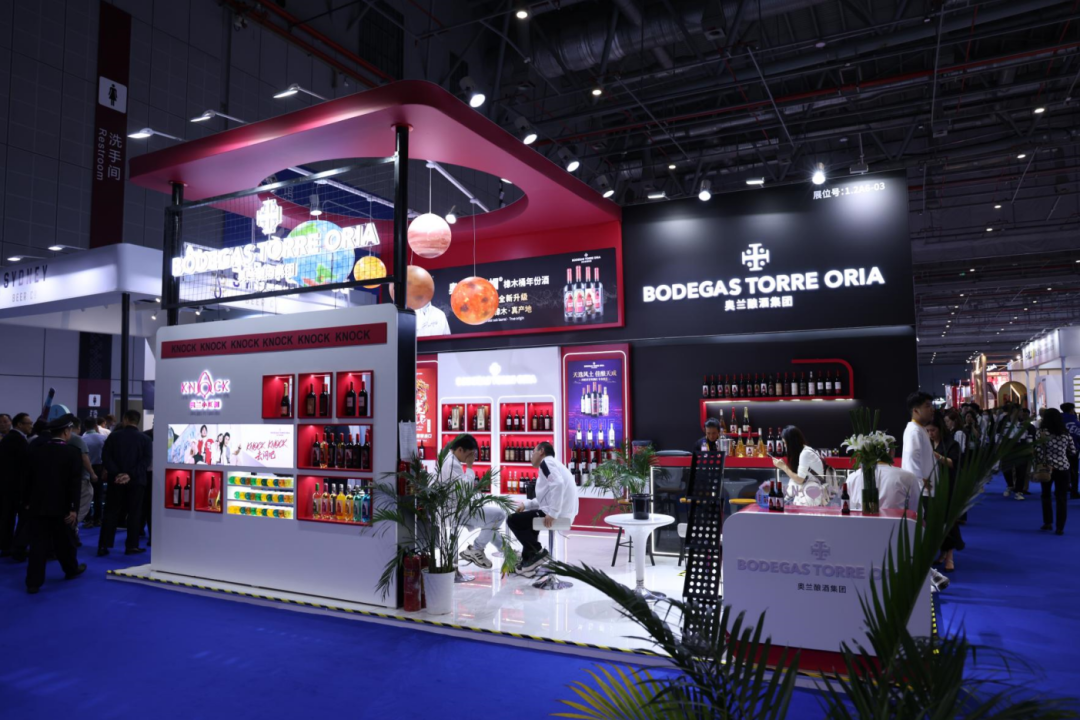 签约或突破4亿元奥兰酒庄龙年限定新品亮相第六届进博会