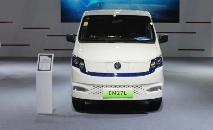 据介绍,被称为纯电微面领航者的东风御风em27l,全新外观造型时尚灵动