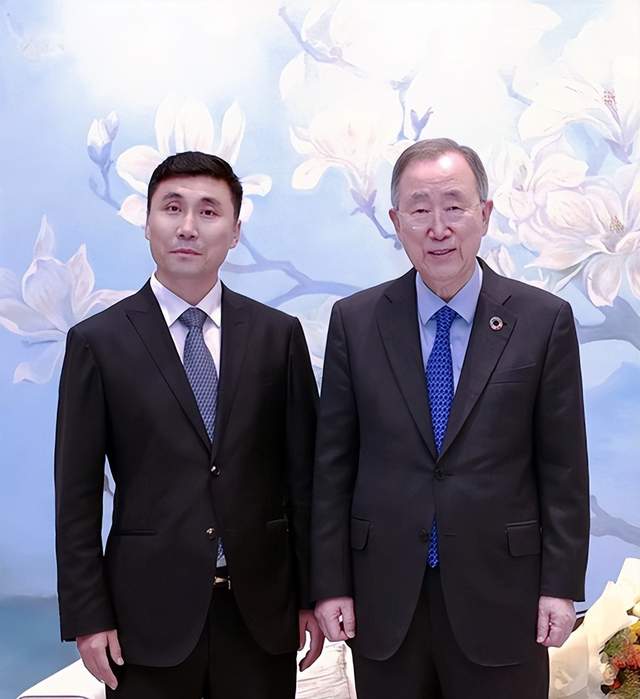 第8任联合国秘书长潘基文在韩国首尔会见冀长吉
