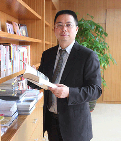 姚振华:前半生"一生要强",后半场"只剩顽强"?