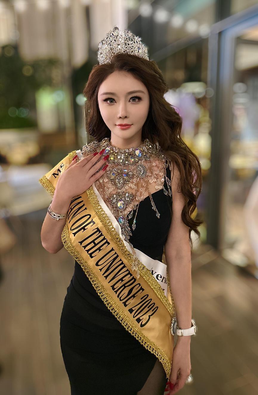 来自中国香港的宫川末奈获得2023世界环球小姐大赛世界冠军