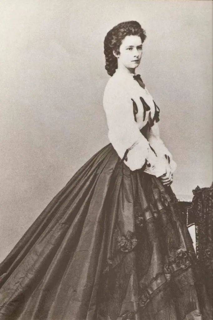 2023文明大观茜茜公主主题展在乐山市博物馆隆重开展