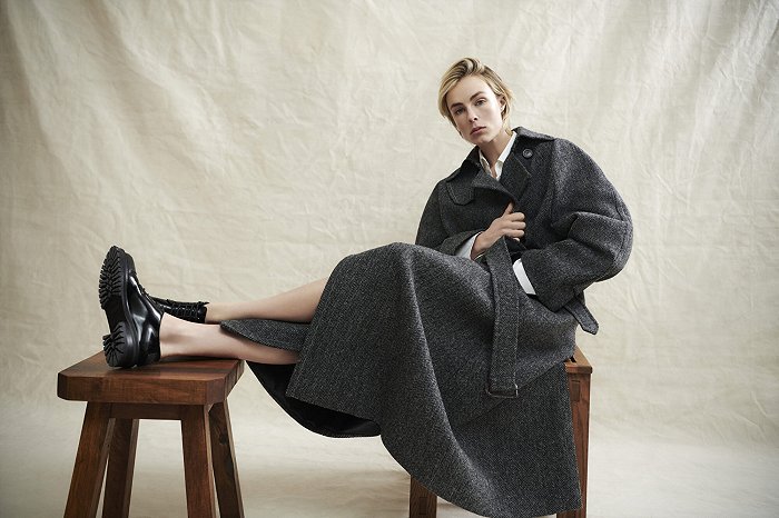 巴黎世家上架浴巾裙单品weekendmaxmara与时装编辑合作丰富时髦女性