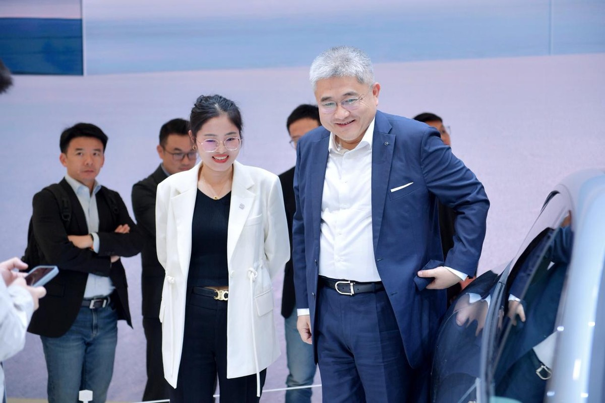 有限公司总裁段建军以及宁德时代董事长曾毓敏等一众车圈大佬前来围观