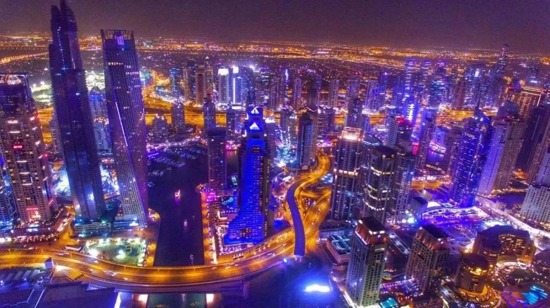 迪拜夜景《国际金融报》:在中东,各国国情也很不一样?