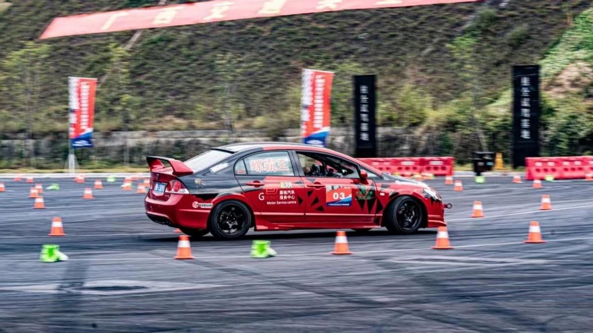 快来广西交投金山汽车运动主题服务区体验速度与激情狂欢节