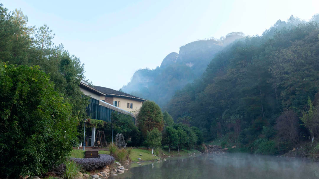 大家踏上連城山體雄奇險峻,因其主峰形似古代監察御史官帽的