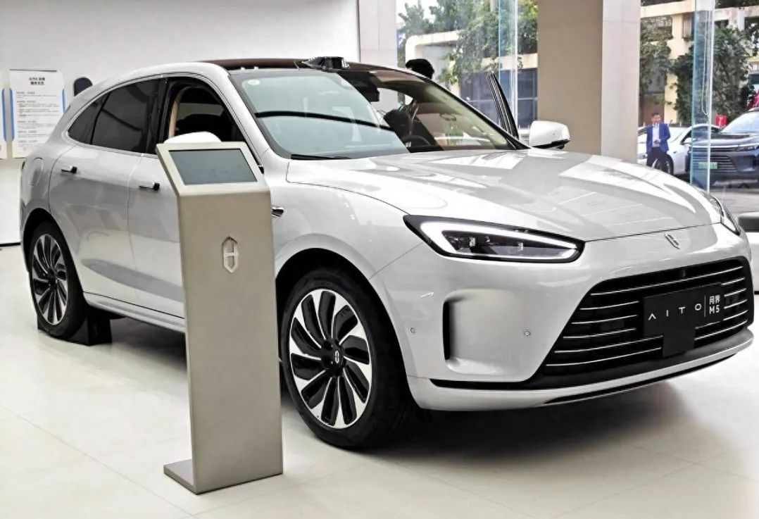 纯电驱智能增程平台让赛力斯问界m5更好开