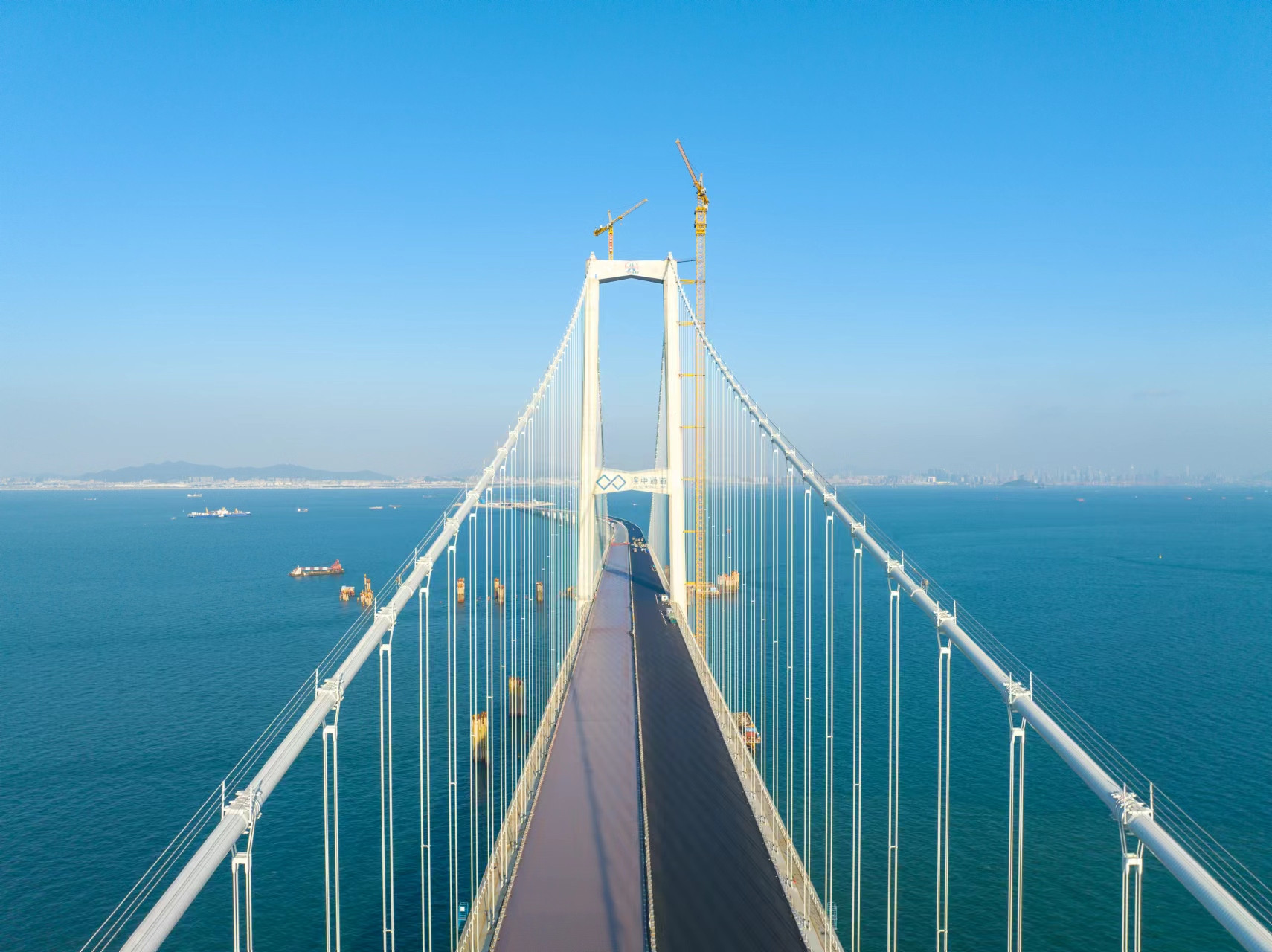 深中通道伶仃洋大桥建设现场(摄影:沈仲 )