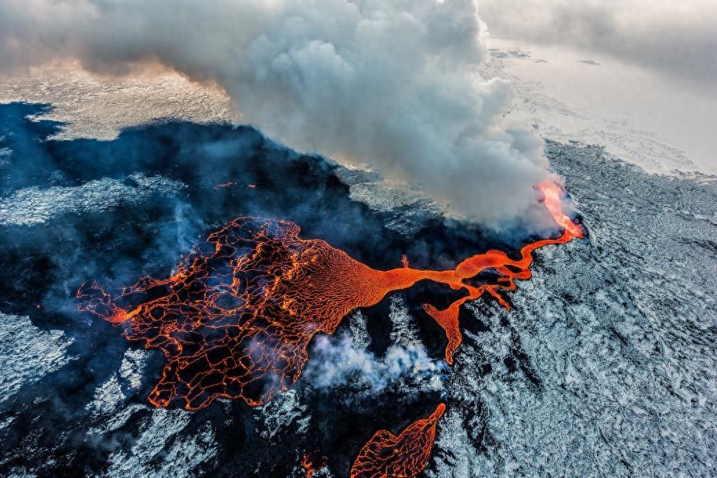 因此,冰岛也是全球火山喷发最强烈的地区之一