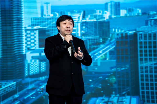 "亿航智能创始人,董事长兼ceo胡华智在会上表示,eh216-s无人驾驶载人