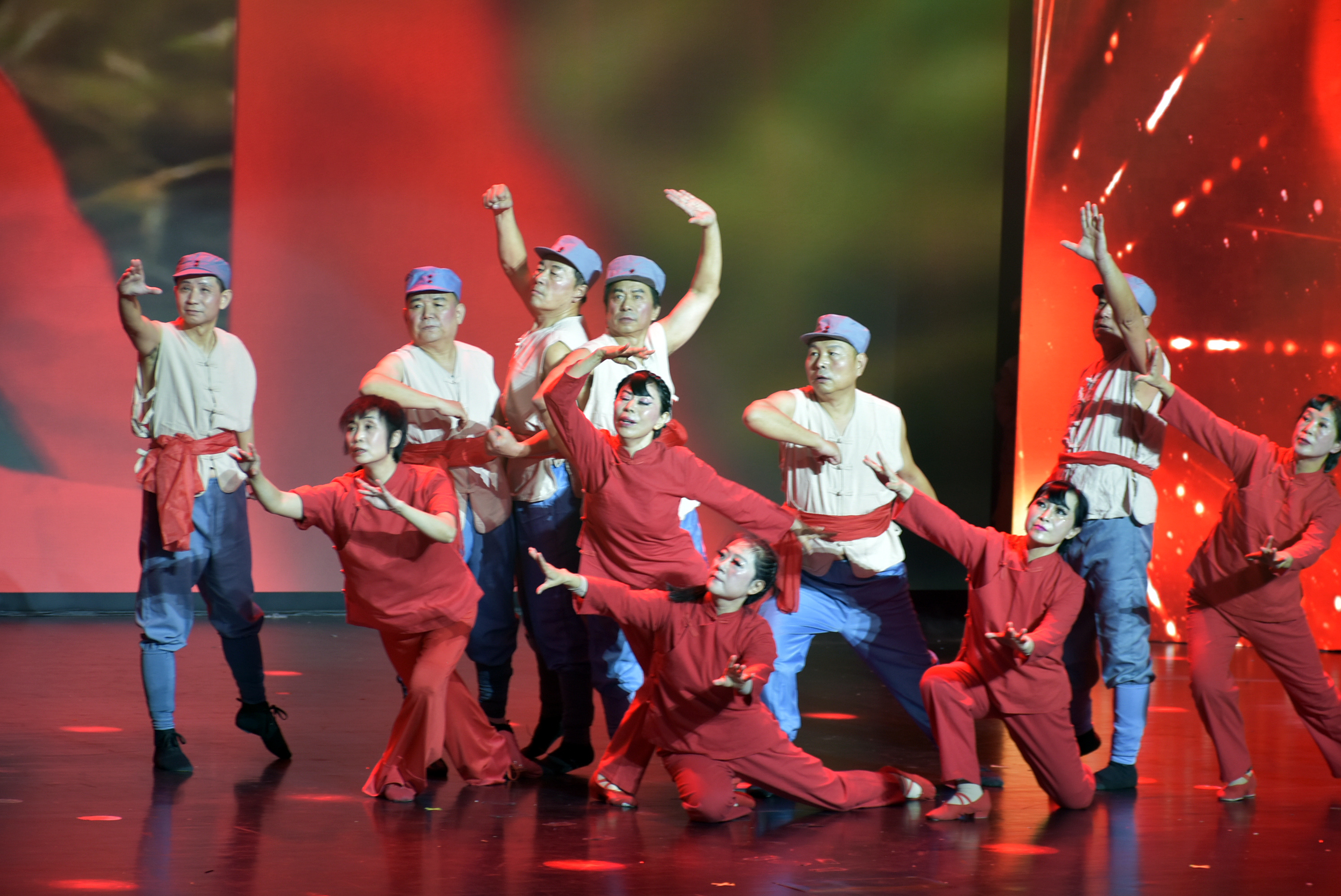 "江山人民"红色经典大型音乐舞蹈史诗公益演出在大连落幕
