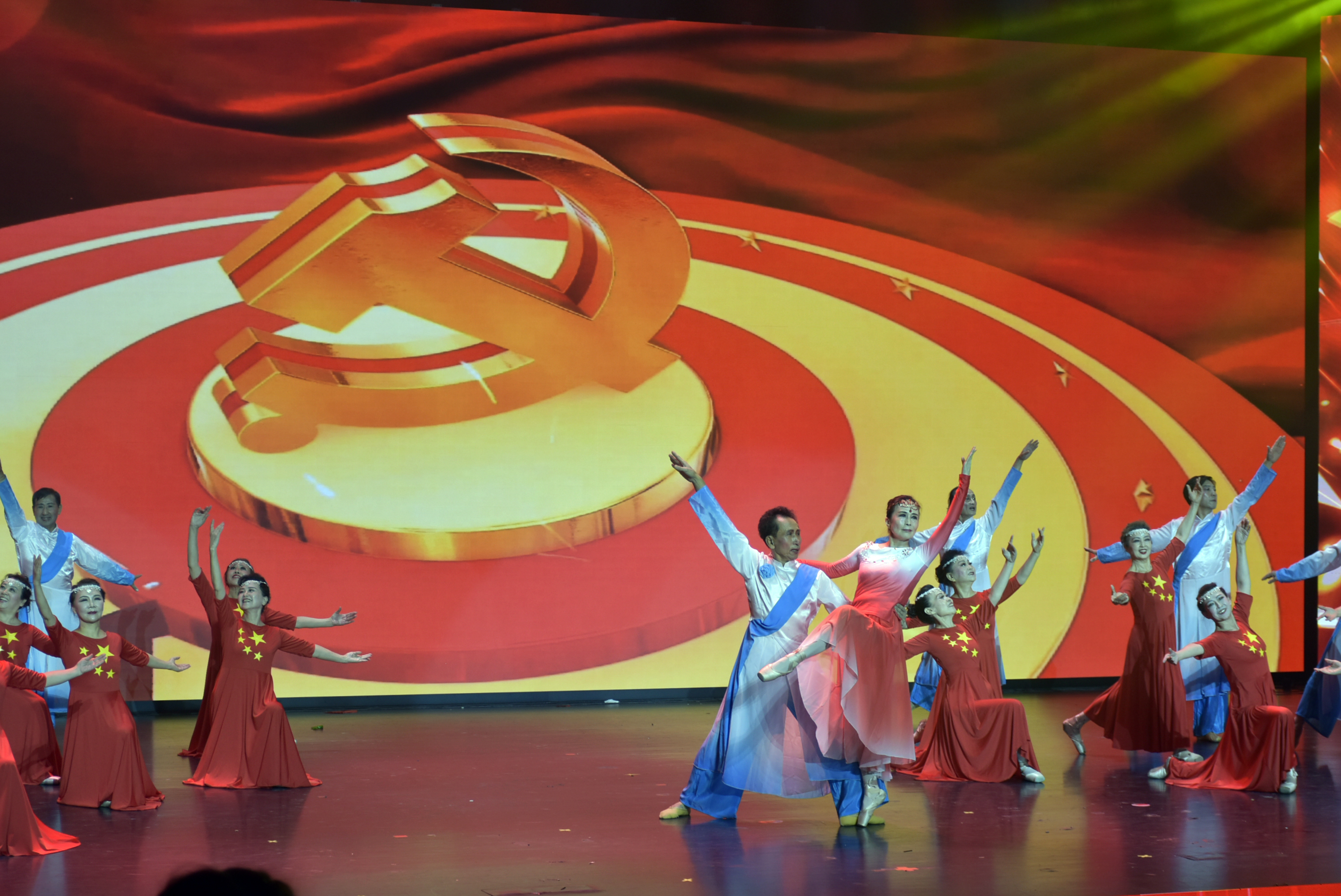 江山人民红色经典大型音乐舞蹈史诗公益演出在大连落幕