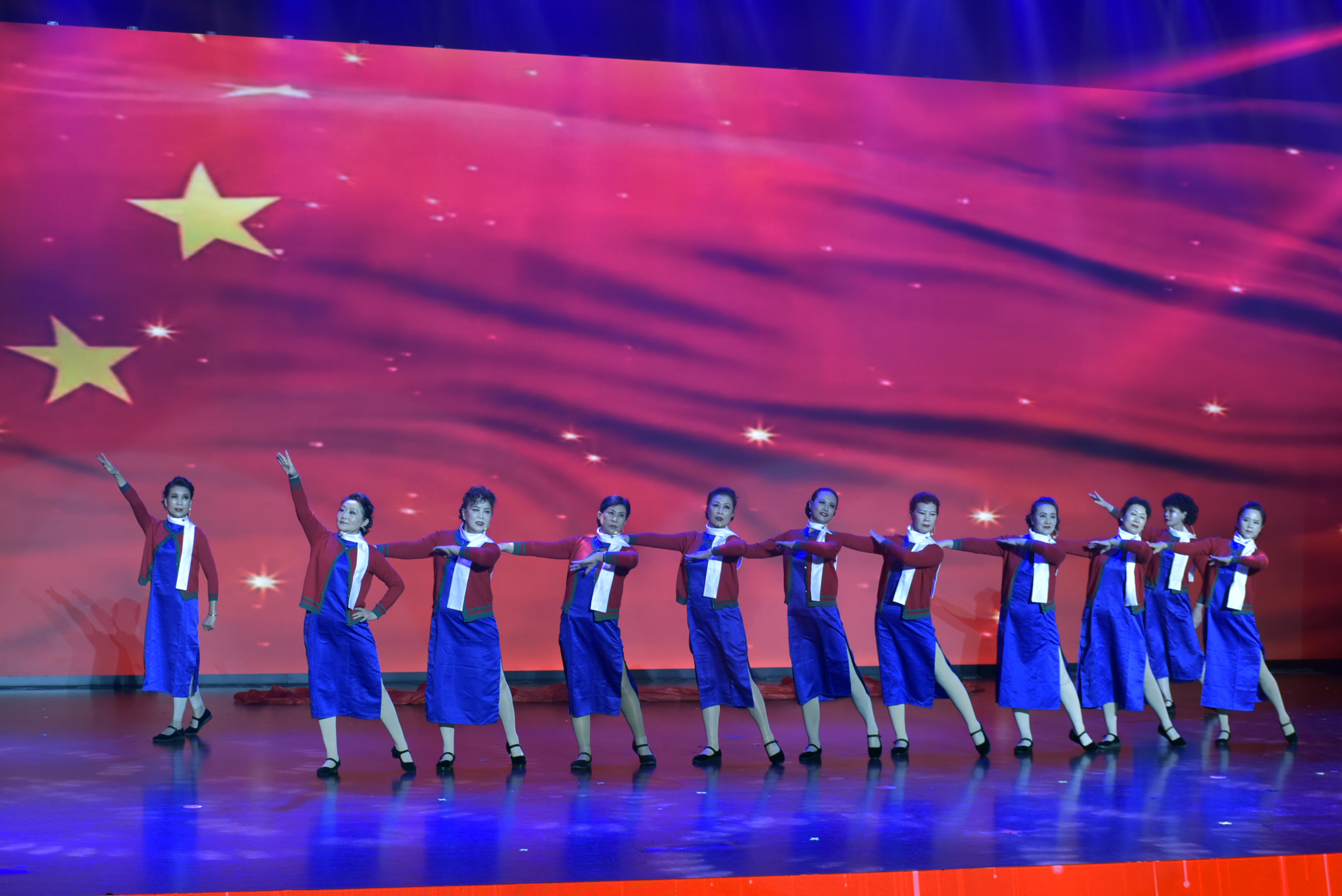 江山人民红色经典大型音乐舞蹈史诗公益演出在大连落幕