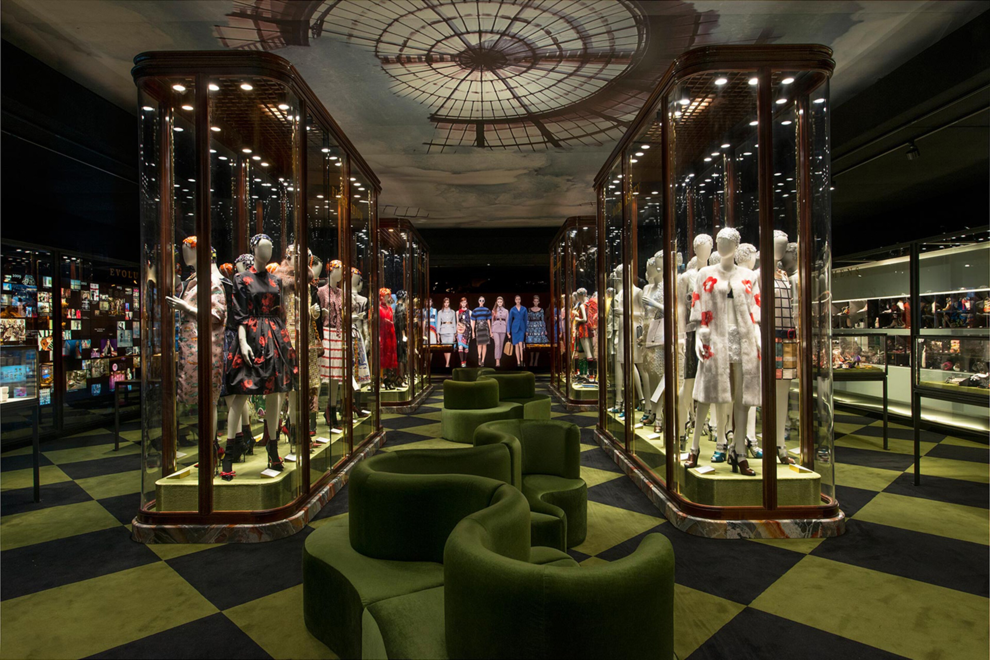 普拉达跻身奢侈品一梯队的野心都在这场展览里