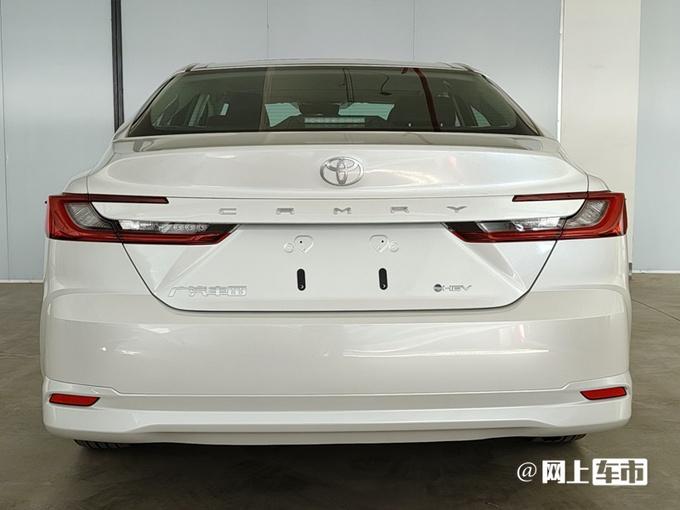 丰田第九代凯美瑞实拍尺寸加长燃油混动双动力喜欢吗