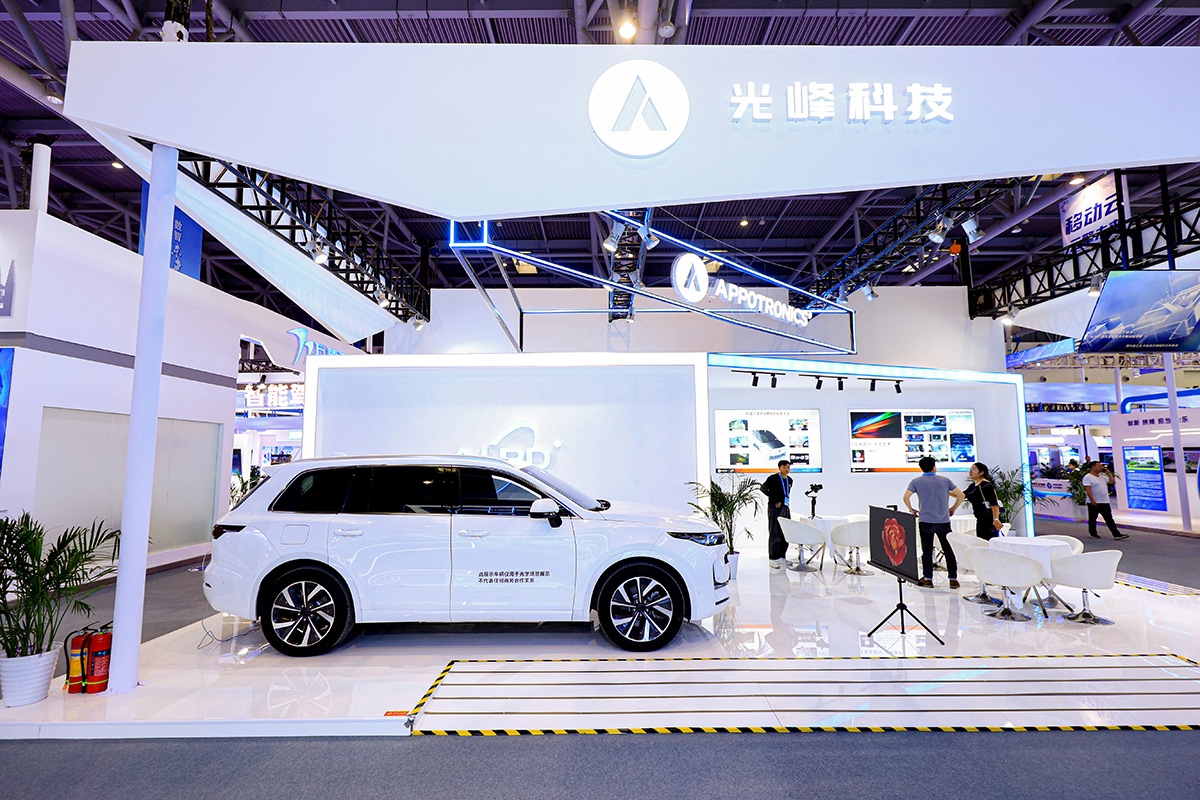 获卓越技术应用创新企业奖光峰科技引领行业新趋势