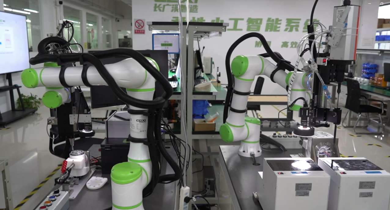 cgxi-g系列协作机器人主要面向"工业领域",机械臂本体颜色为象牙白