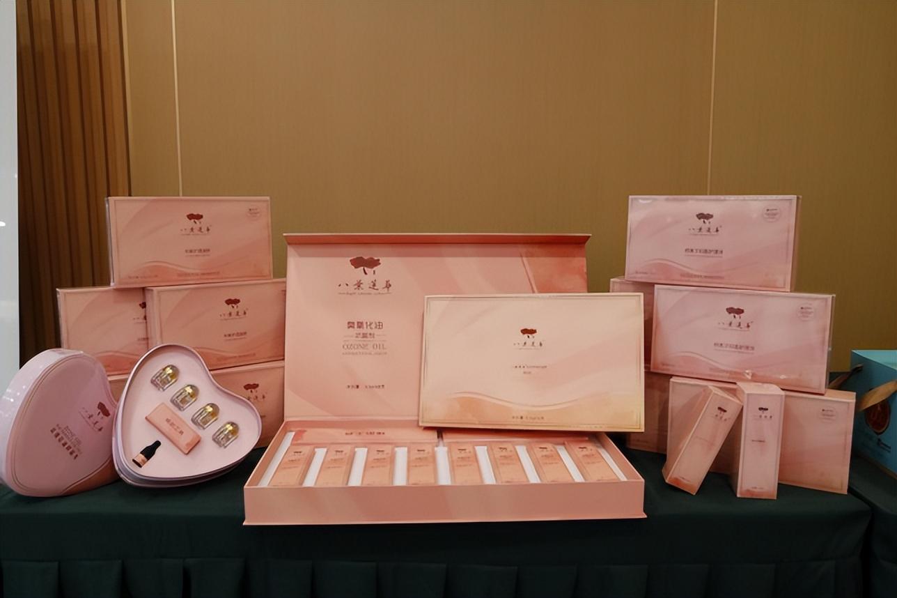 八叶莲华百名企业家见证宝德康大健康新品发布会