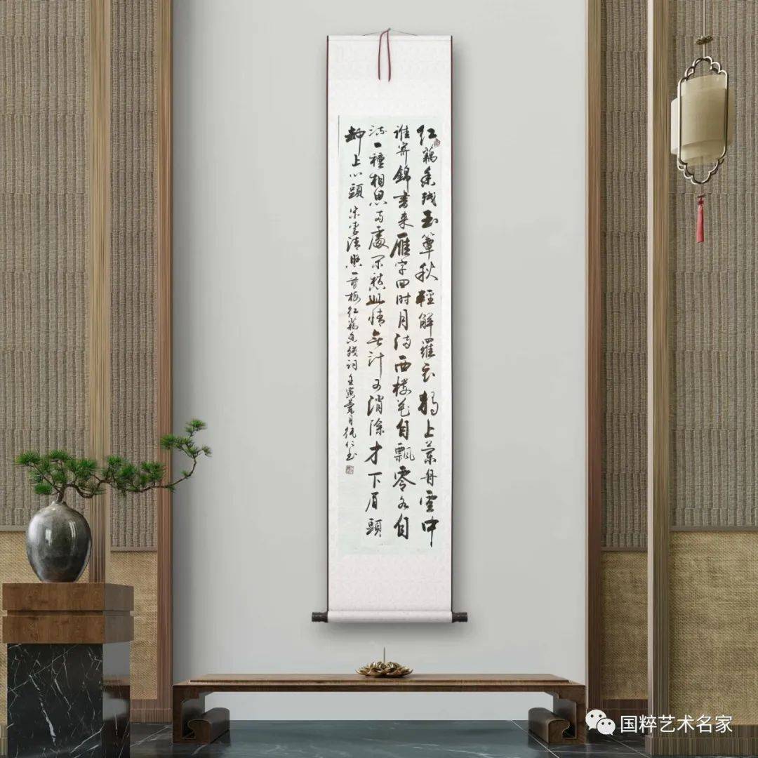 刘纯仁先生的草书书法以简洁的线条和独特的结构,表现出一种奔放,流畅