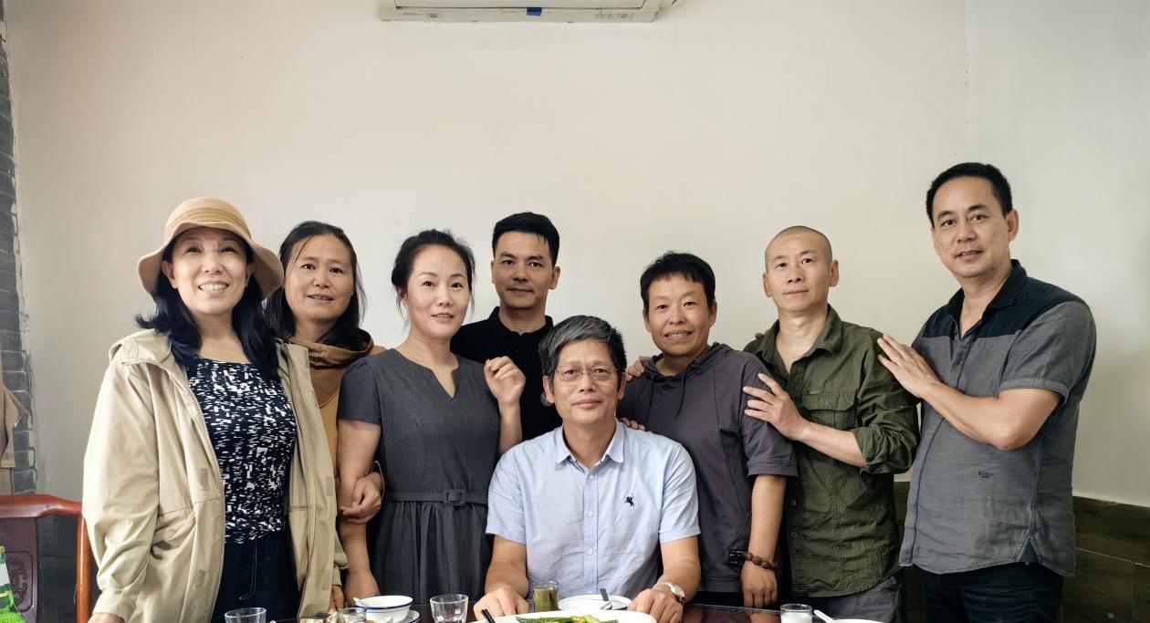 心中有白虾挥墨为祥龙· 新锐艺术家郭宏生为虾痴狂