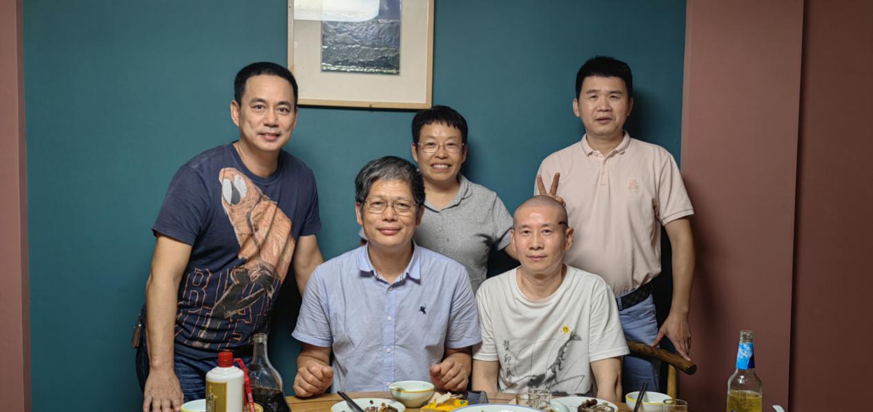 心中有白虾挥墨为祥龙· 新锐艺术家郭宏生为虾痴狂