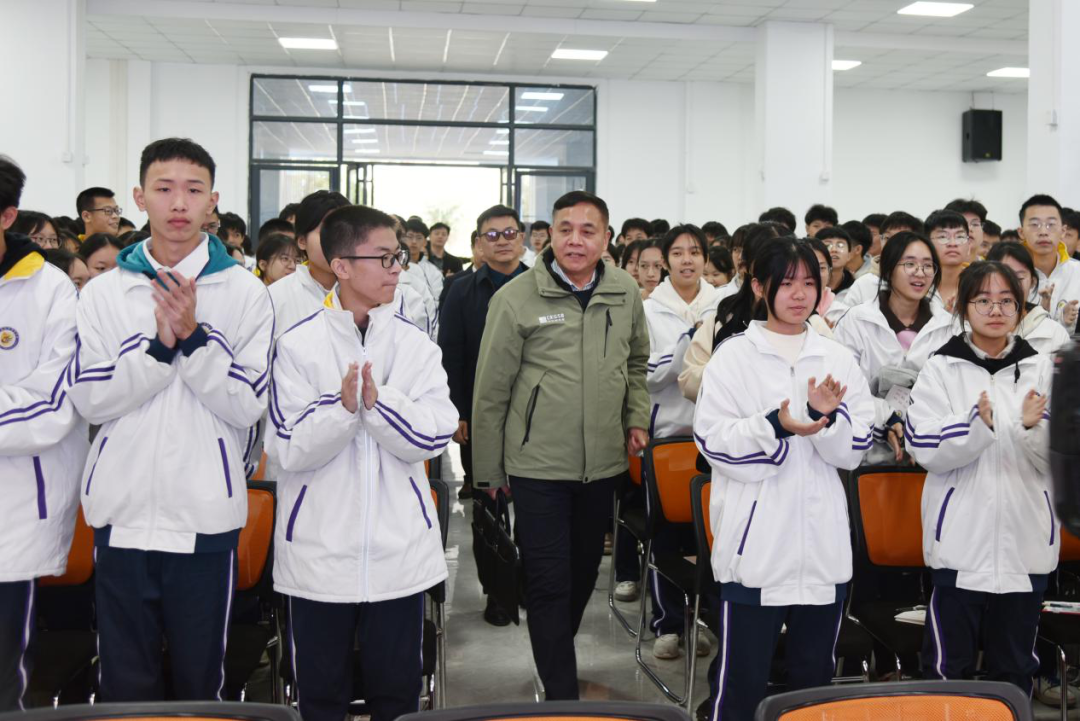 华南理工大学为潮阳启声学校授牌