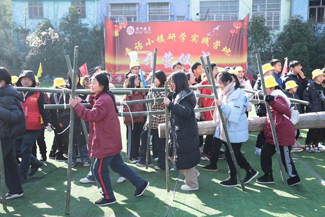 同學們體驗勞動號子同學們還親身體會了利川非遺勞動號子,感受三線