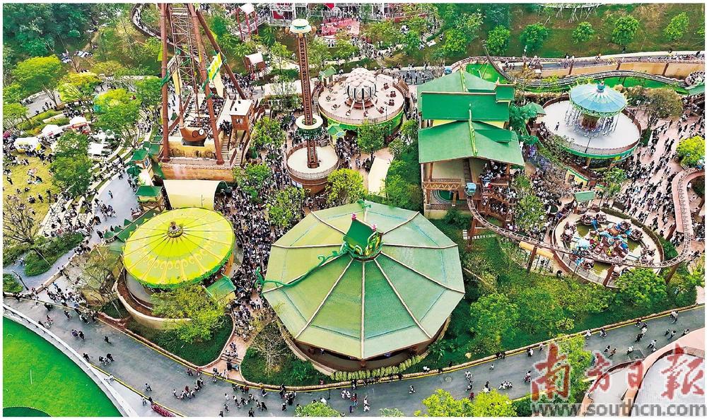 元旦假期,深圳龙岗儿童公园游人如织.