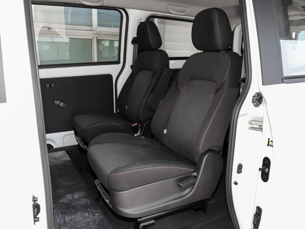 对比五菱宏光v风光380性价比更高空间动力优势明显