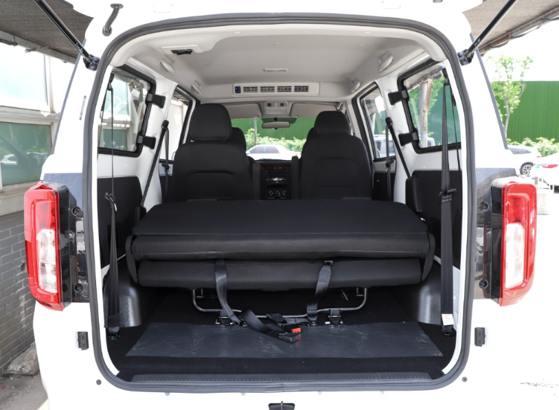 对比五菱宏光v风光380性价比更高空间动力优势明显