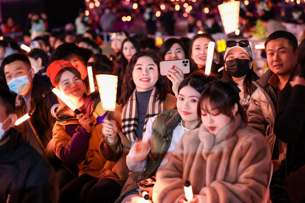 首页>创作中心>正文>值得一提的是,在嘉年华现场,辛选还贴心地为现场