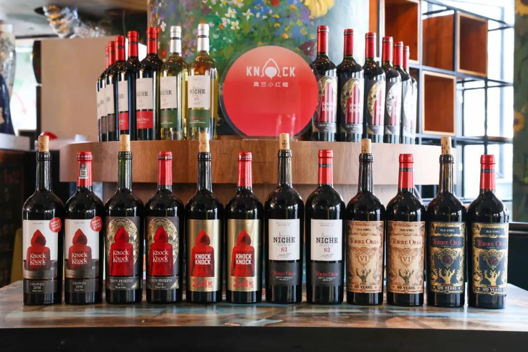 奥兰酒业揭晓第二代小红帽新品采用ai新工艺