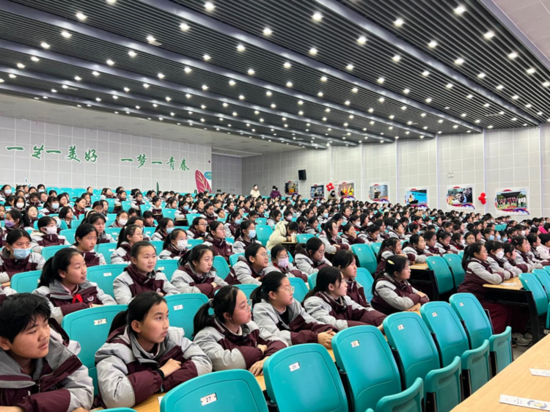 本次活动在徐州市撷秀初级中学举办,徐州市卫健委妇幼处处长吕云慧
