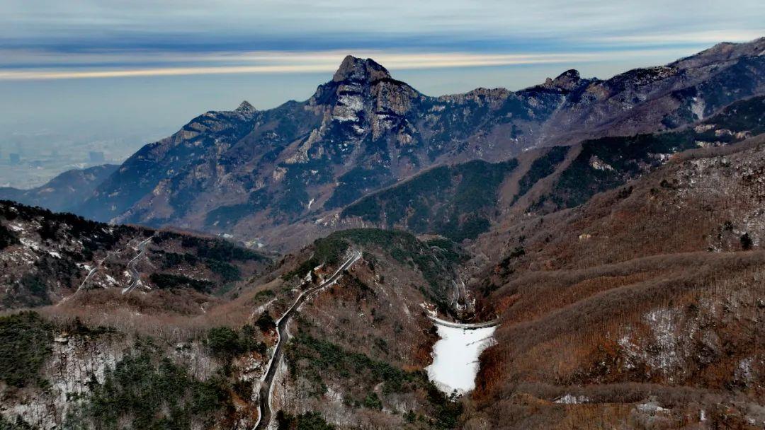 泰安市摄影家协会与徂徕山滑雪场签署战略合作协议