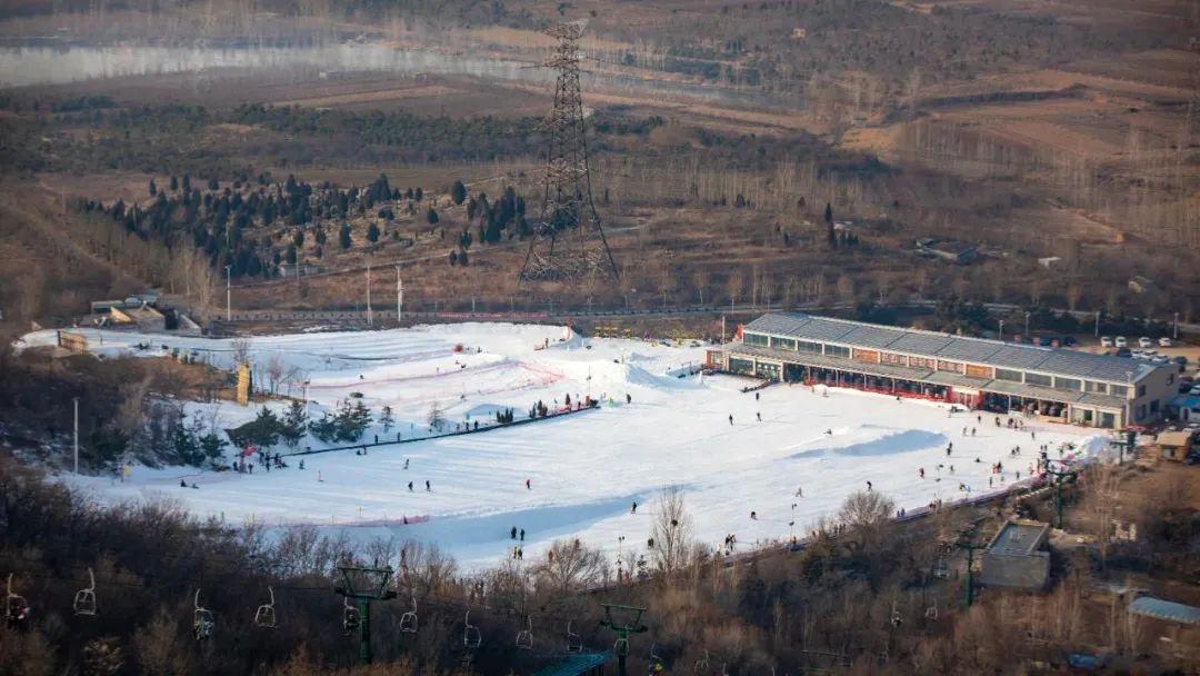 泰安市摄影家协会与徂徕山滑雪场签署战略合作协议