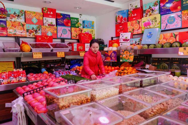 水果妈妈的苦甜生活城市之光点亮美好生活