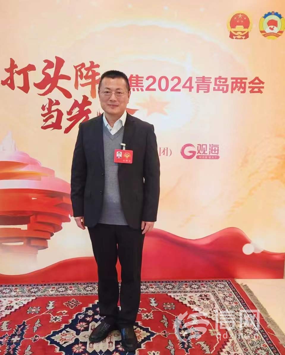 青岛市政协委员张维柱让书法艺术融入地铁文化