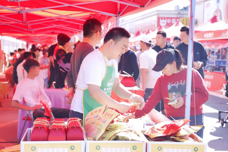 跨界营销"圈粉"年轻人 东莞信立农批带动产业发展新模式