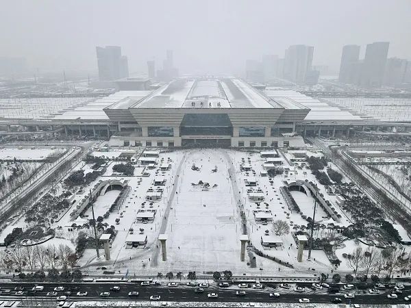 超强暴雪冰冻致列车停运2008年后最复杂春运天气下如何回家