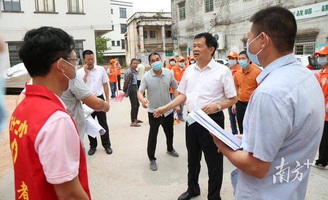 扮靓城市环境提升城市颜值廉江周末不打烊