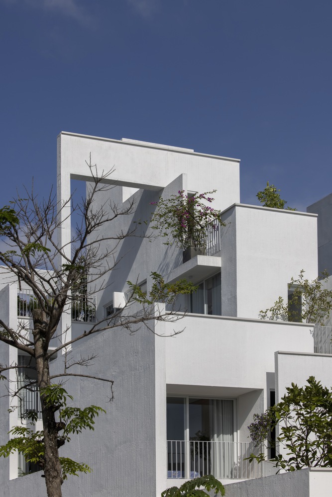 越南白色极简主义庭院别墅