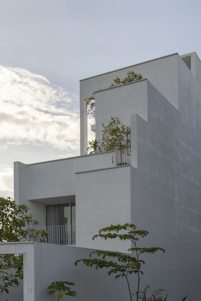 越南白色极简主义庭院别墅